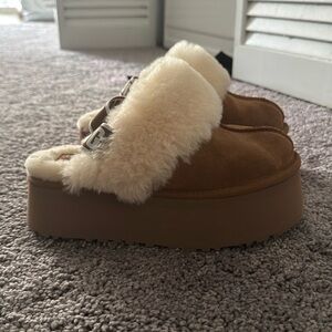 NWOT Ugg Women’s Funkette Slippers